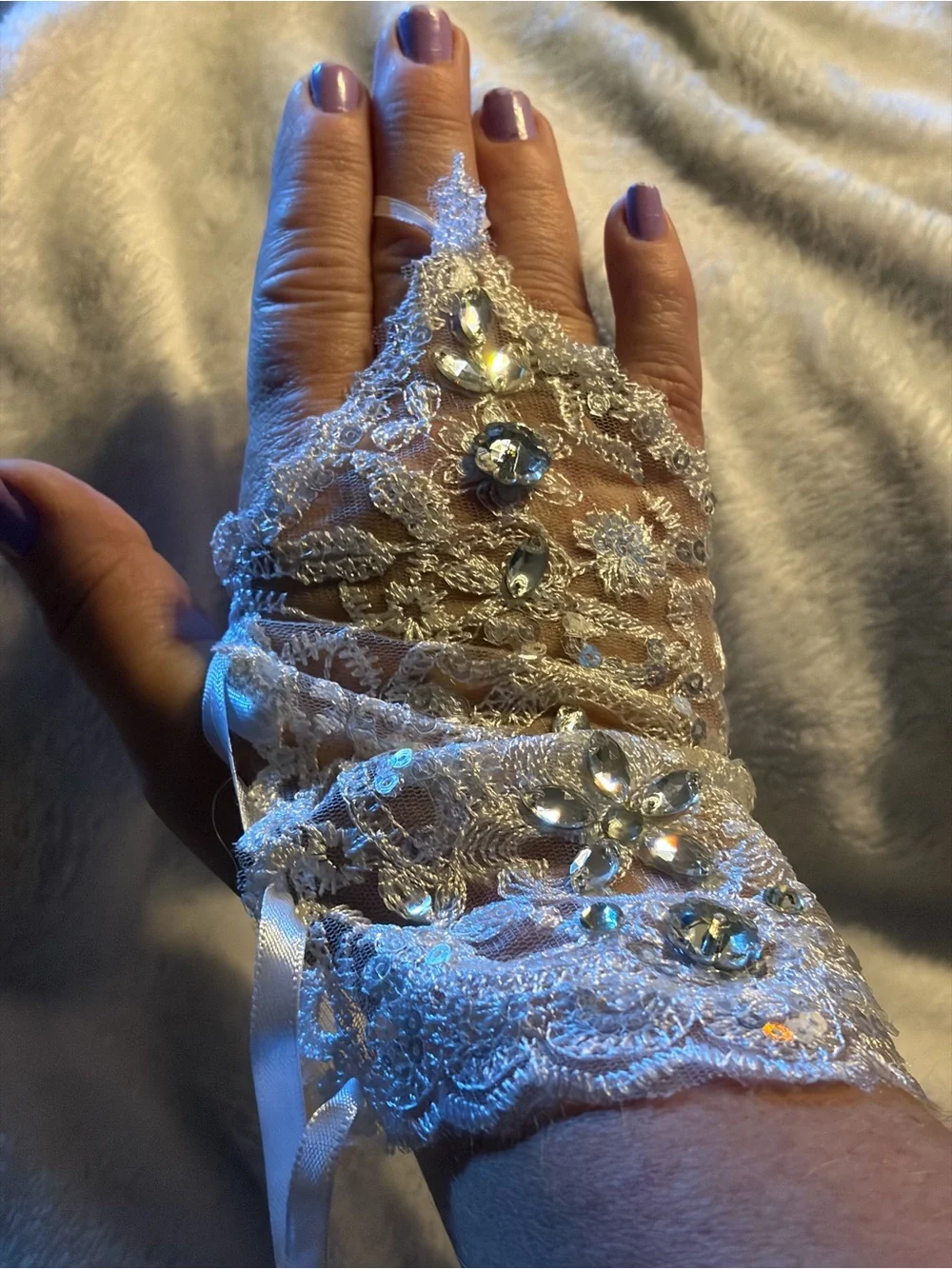 Ivory Beaded Lace Hand Gloves with Accent